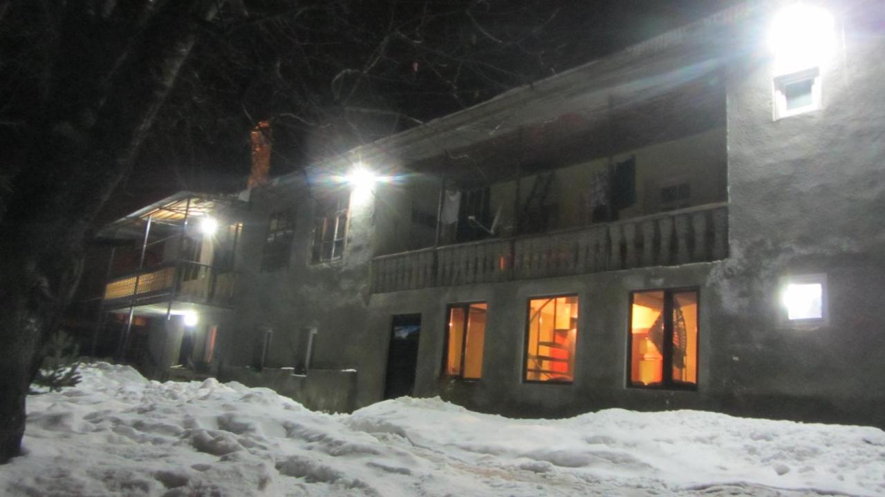 Guest House Adelina Mestia Exteriér fotografie