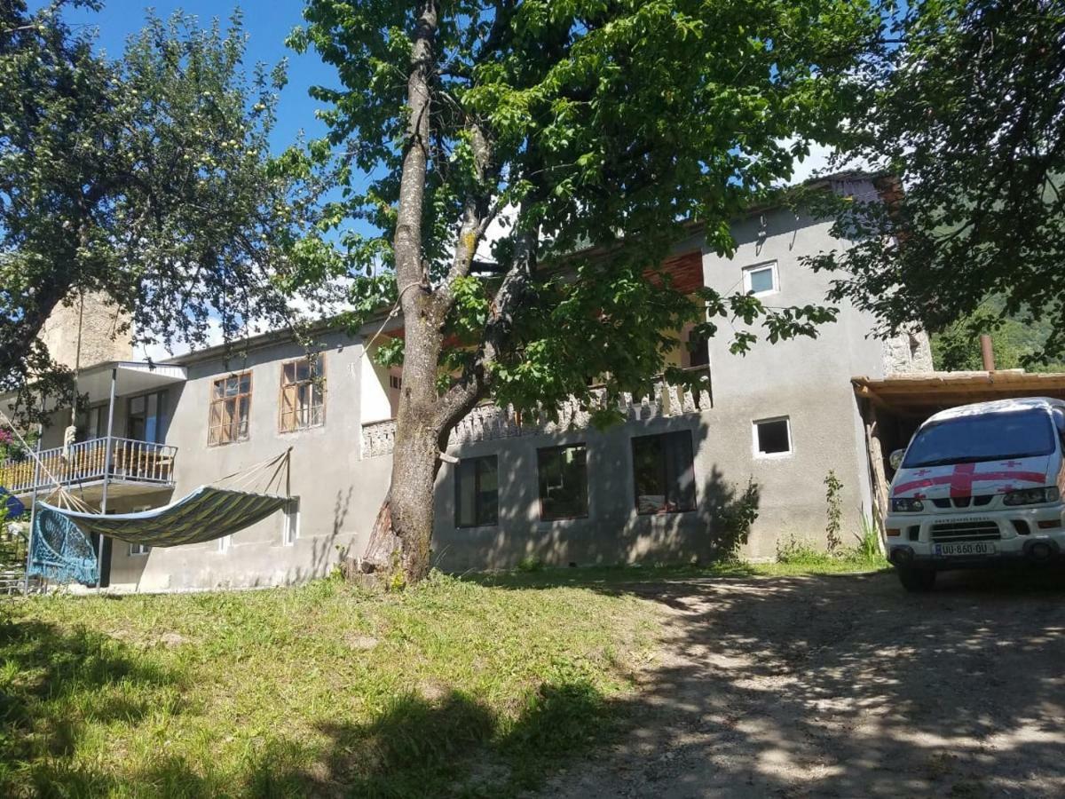 Guest House Adelina Mestia Exteriér fotografie